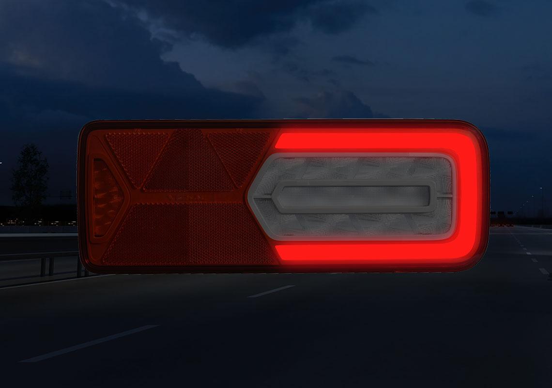 Fanale posteriore LED GLOWING Destro 24V, connettori aggiuntivi, triangolo catarifrangente BLACK EDITION